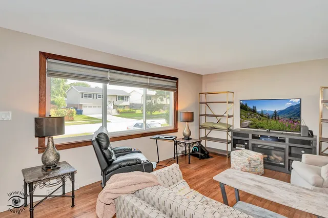 $349,900 | 8838 Oakwood Drive, Hickory Hills, IL 60457