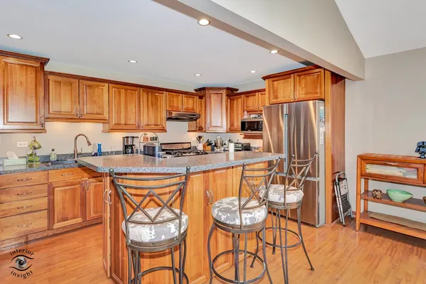 $345,700 | 8838 Oakwood Drive, Hickory Hills, IL 60457