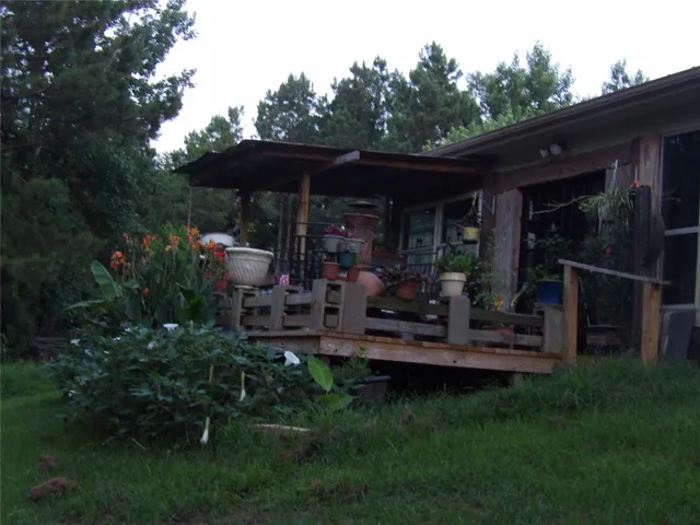 a view of a back yard of the house