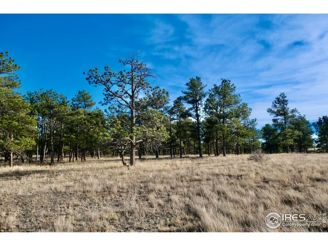 a view of outdoor space with mountain view