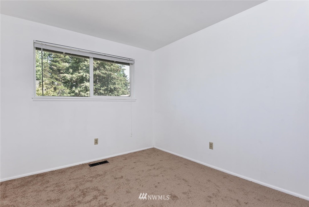 4309 Northeast 17th Street Renton, WA 98059 - Photo 11 of 25