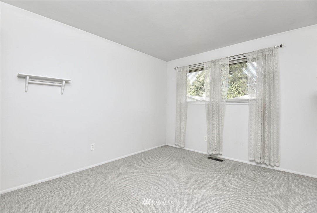 4309 Northeast 17th Street Renton, WA 98059 - Photo 13 of 25