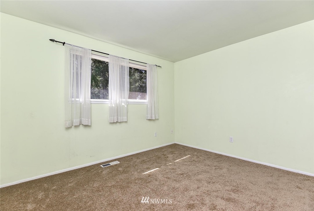 4309 Northeast 17th Street Renton, WA 98059 - Photo 14 of 25