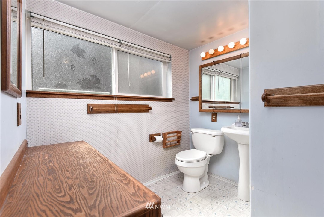 4309 Northeast 17th Street Renton, WA 98059 - Photo 17 of 25