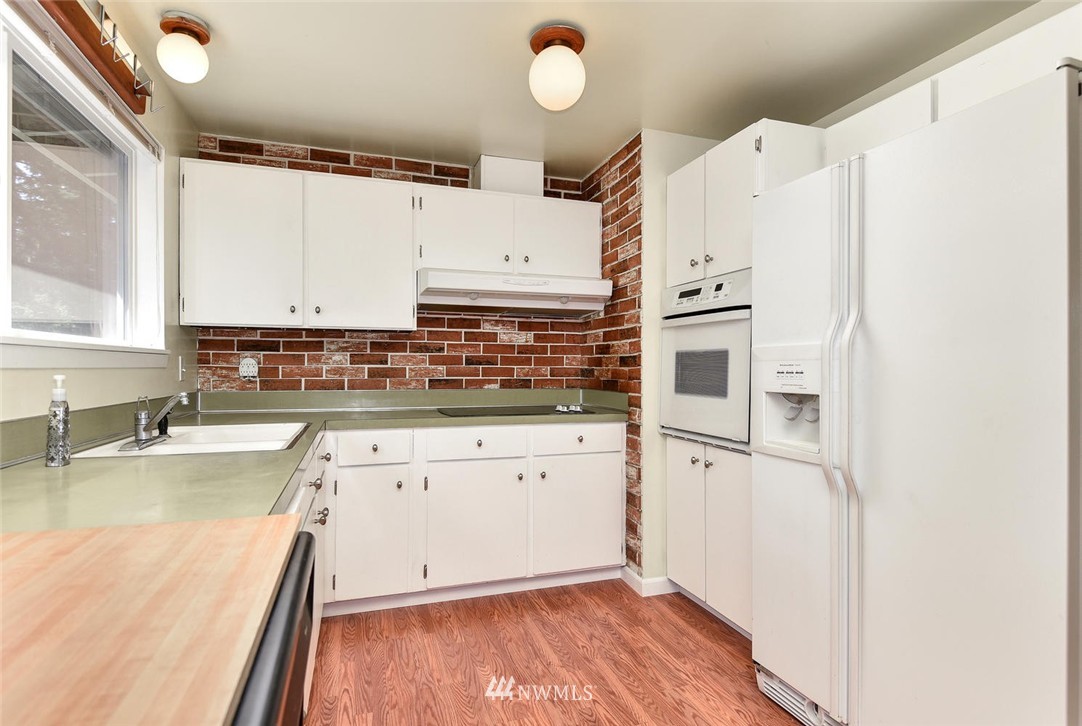 4309 Northeast 17th Street Renton, WA 98059 - Photo 8 of 25