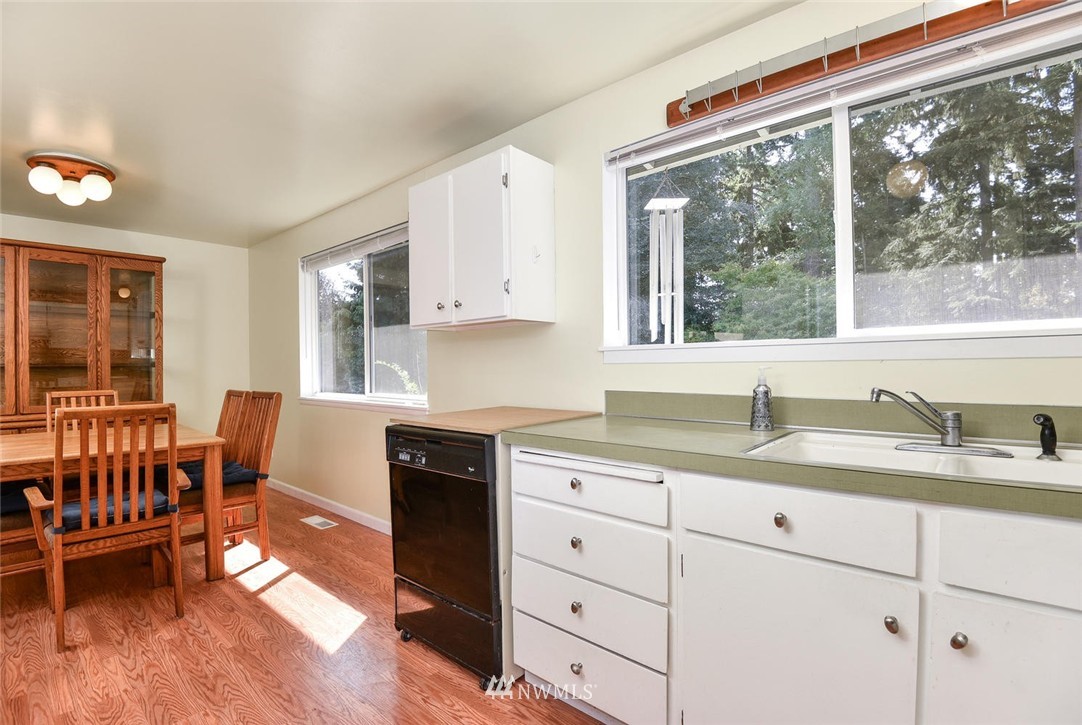 4309 Northeast 17th Street Renton, WA 98059 - Photo 9 of 25