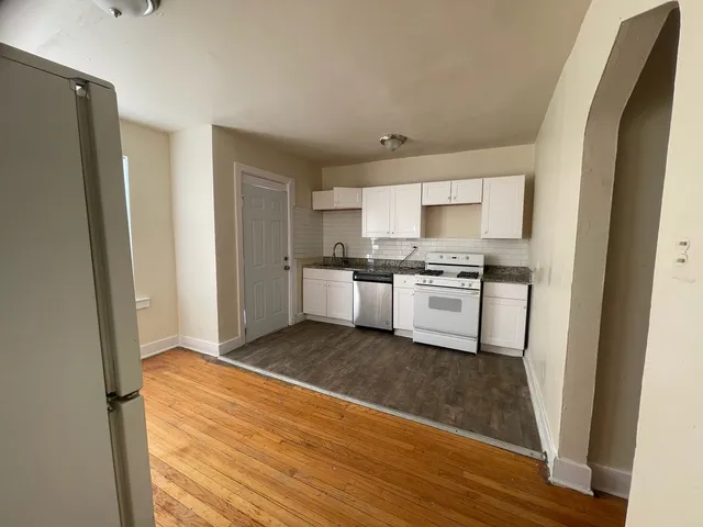 $1,300 | 7029 South Indiana Avenue, Unit 2E, Chicago, IL 60637