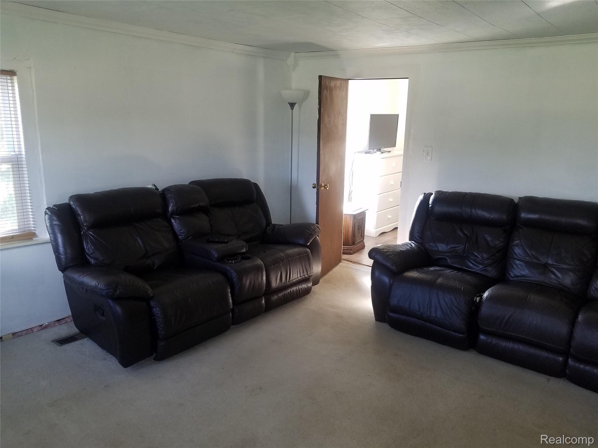 8147 Shipman Road Corunna, MI 48817 - Photo 16 of 26 family room 1.jpg