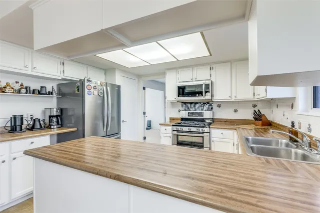 $3,900 | 4002 Biscay Drive, Austin, TX 78759