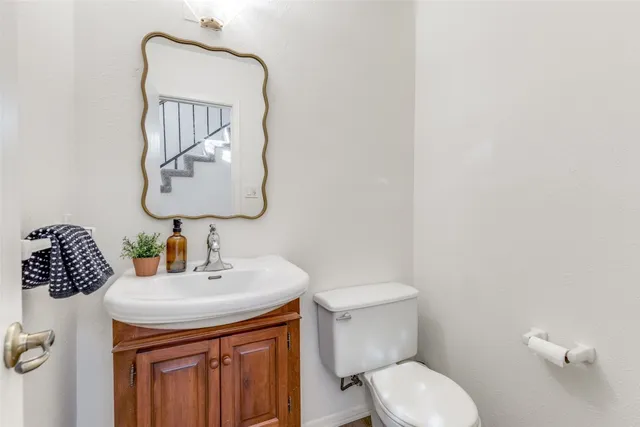 $3,900 | 4002 Biscay Drive, Austin, TX 78759