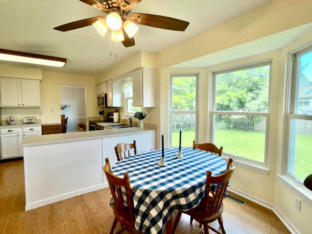 5294 Bressler Drive Hilliard, OH 43026 - Photo 10 of 45 Lovely bay window in the eating space, overlooks the backyard.