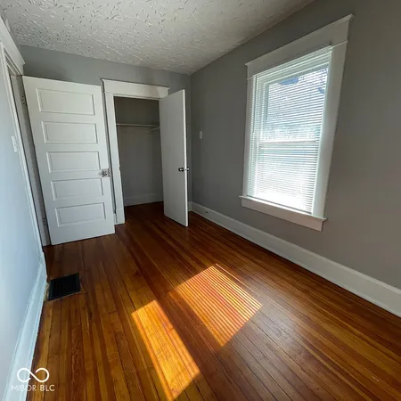 $1,250 | 854 North Tacoma Avenue, Indianapolis, IN 46201