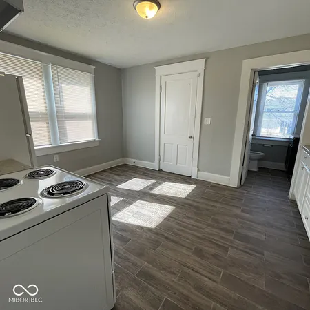 $1,250 | 854 North Tacoma Avenue, Indianapolis, IN 46201