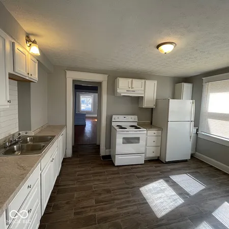 $1,250 | 854 North Tacoma Avenue, Indianapolis, IN 46201