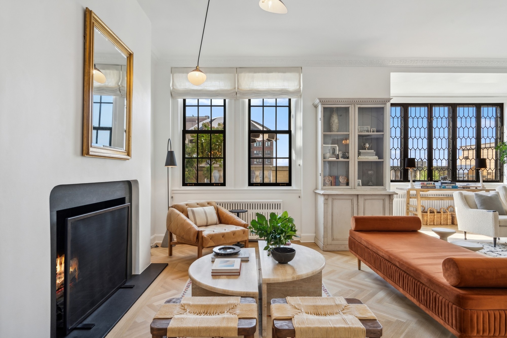 3100 North Sheridan Road, Unit 14B Chicago, IL 60657 - Photo 18 of 50 a living room with furniture and windows