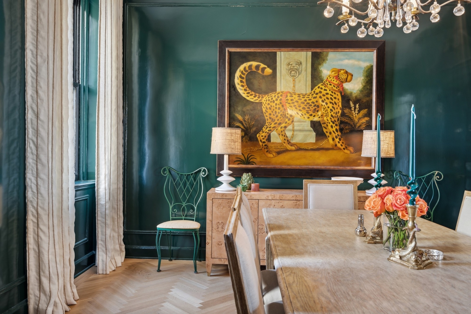 3100 North Sheridan Road, Unit 14B Chicago, IL 60657 - Photo 22 of 50 a room with furniture and mirror