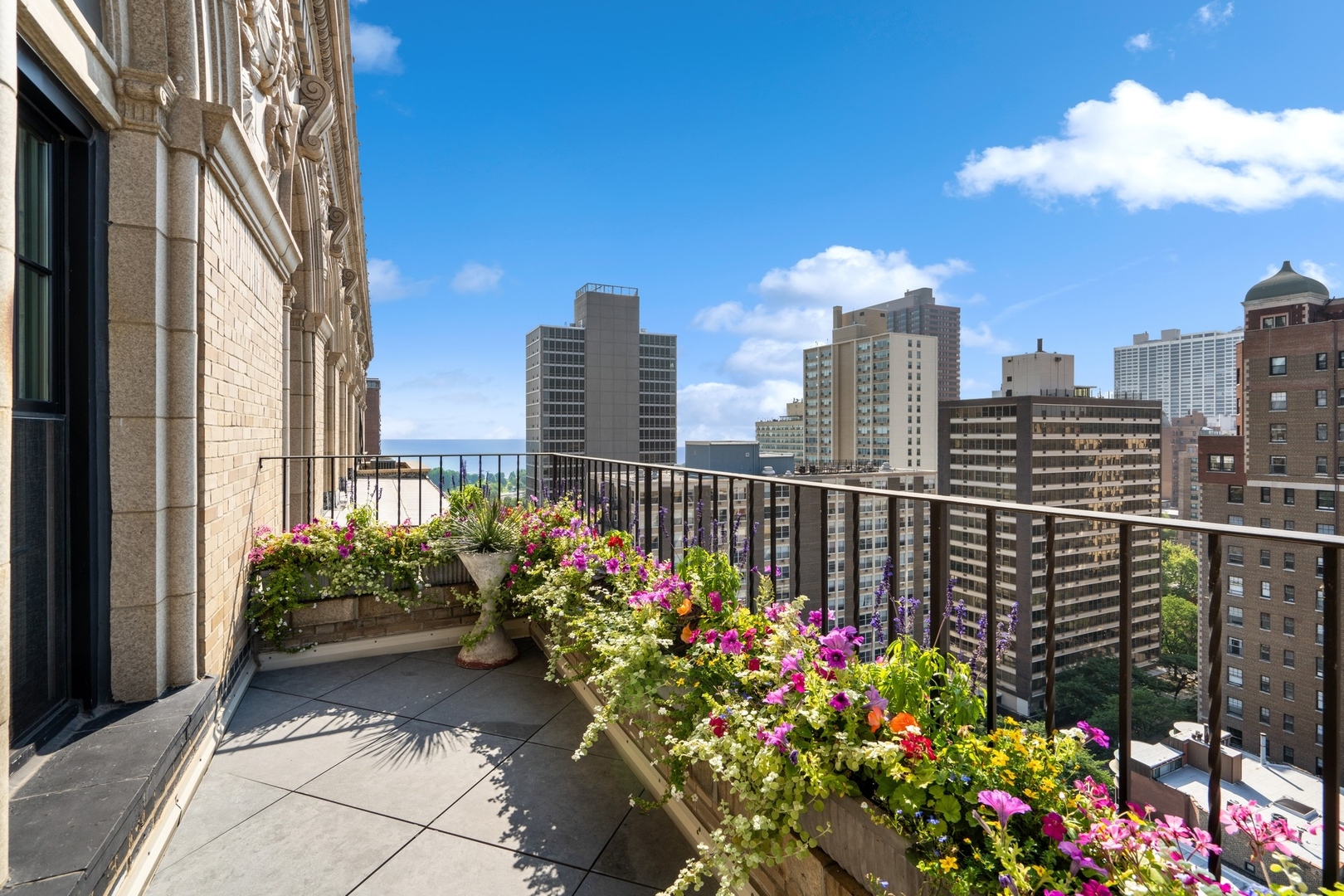 3100 North Sheridan Road, Unit 14B Chicago, IL 60657 - Photo 38 of 50 a city view