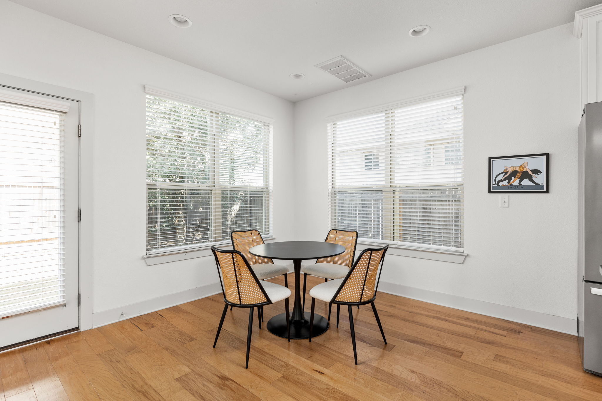 907 Totis Road Austin, TX 78748 - Photo 10 of 30 Dining area