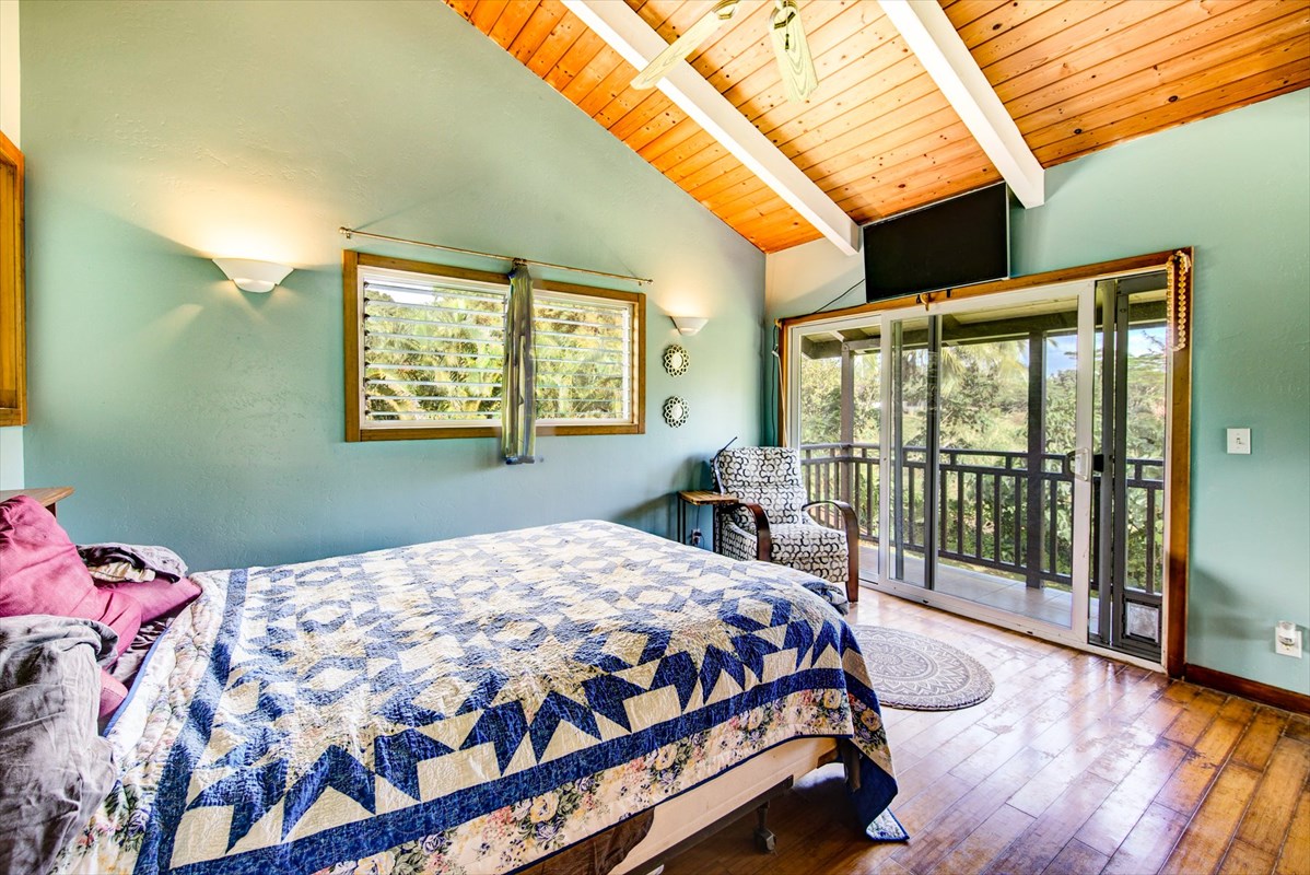 5698 Olohena Road, Unit 17 Kapaa, HI 96746 - Photo 7 of 23 a bedroom with a bed and a large window