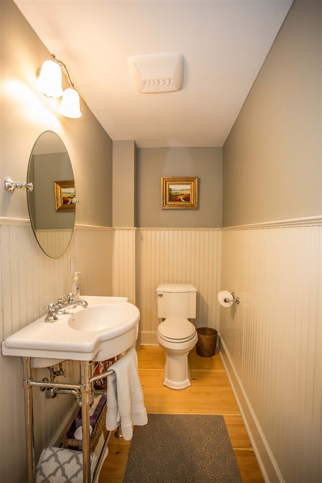 186 North Amherst Road Bedford, NH 03110 - Photo 3 of 12 Gallery Image 3