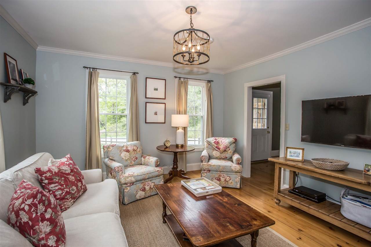 186 North Amherst Road Bedford, NH 03110 - Photo 7 of 12 Gallery Image 7