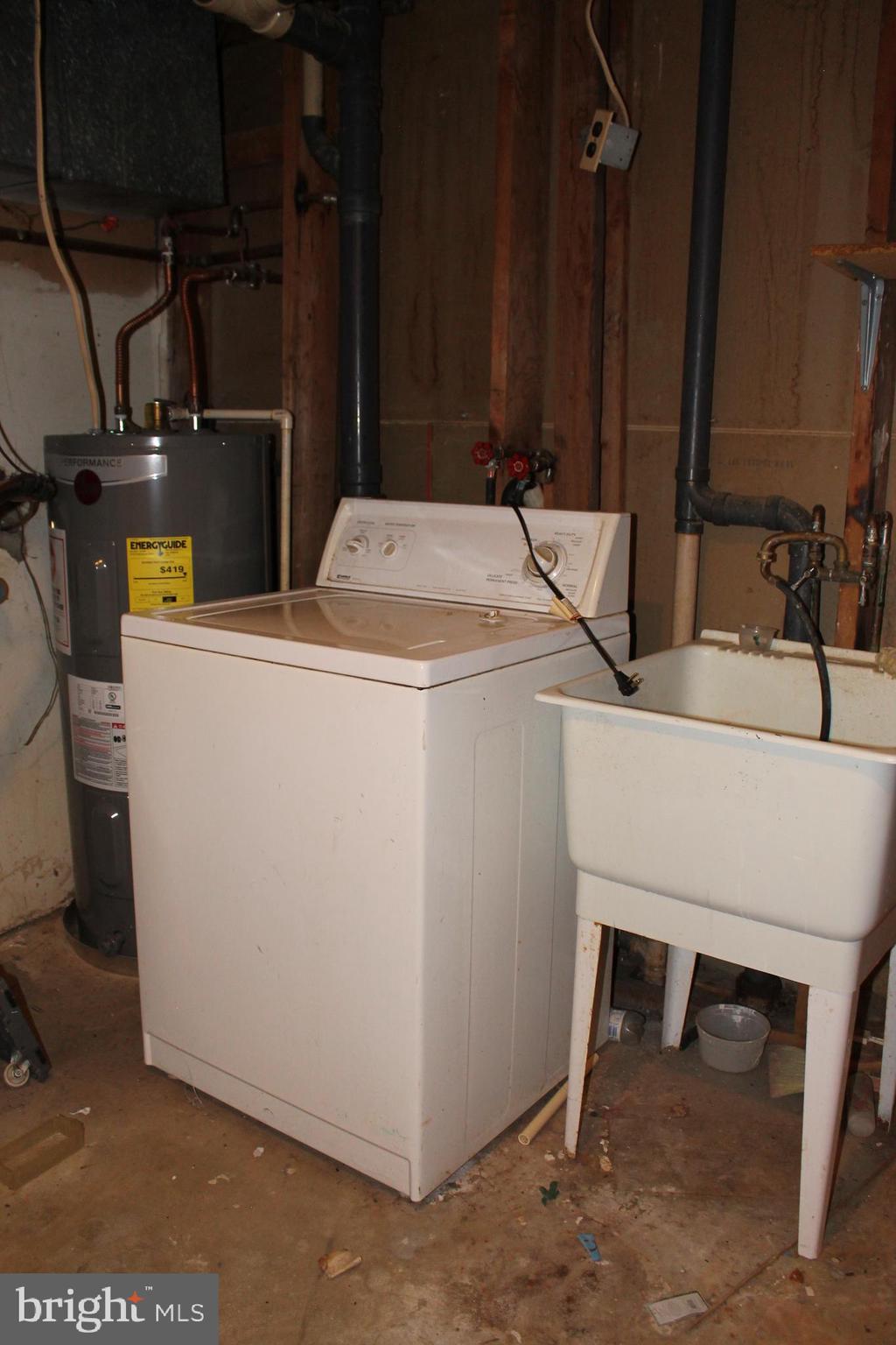 9309 Cross Bow Road Fort Washington, MD 20744 - Photo 28 of 32 Utility Room Dryer