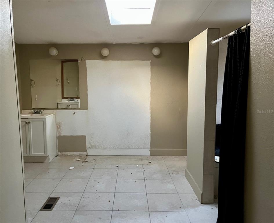 9525 Scot Street Hudson, FL 34669 - Photo 15 of 17 an empty room with closet