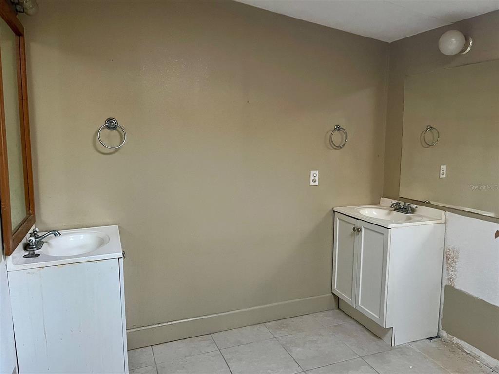 9525 Scot Street Hudson, FL 34669 - Photo 16 of 17 a room with a washer and dryer