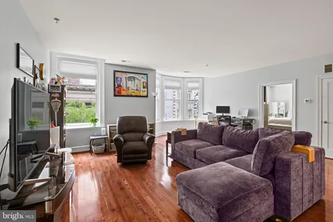 $515,000 | 1811 Chestnut Street, Unit 301, Philadelphia, PA 19103