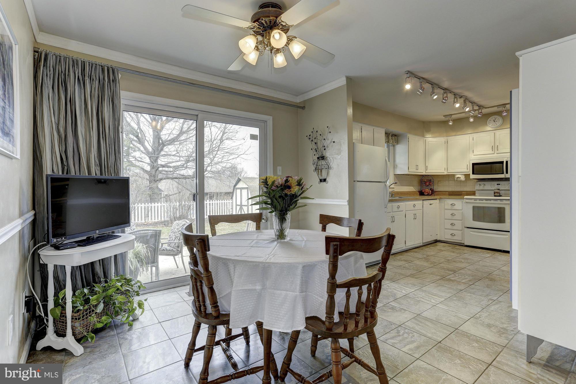 820 Uniontown Road Westminster, MD 21158 - Photo 4 of 25 Kitchen