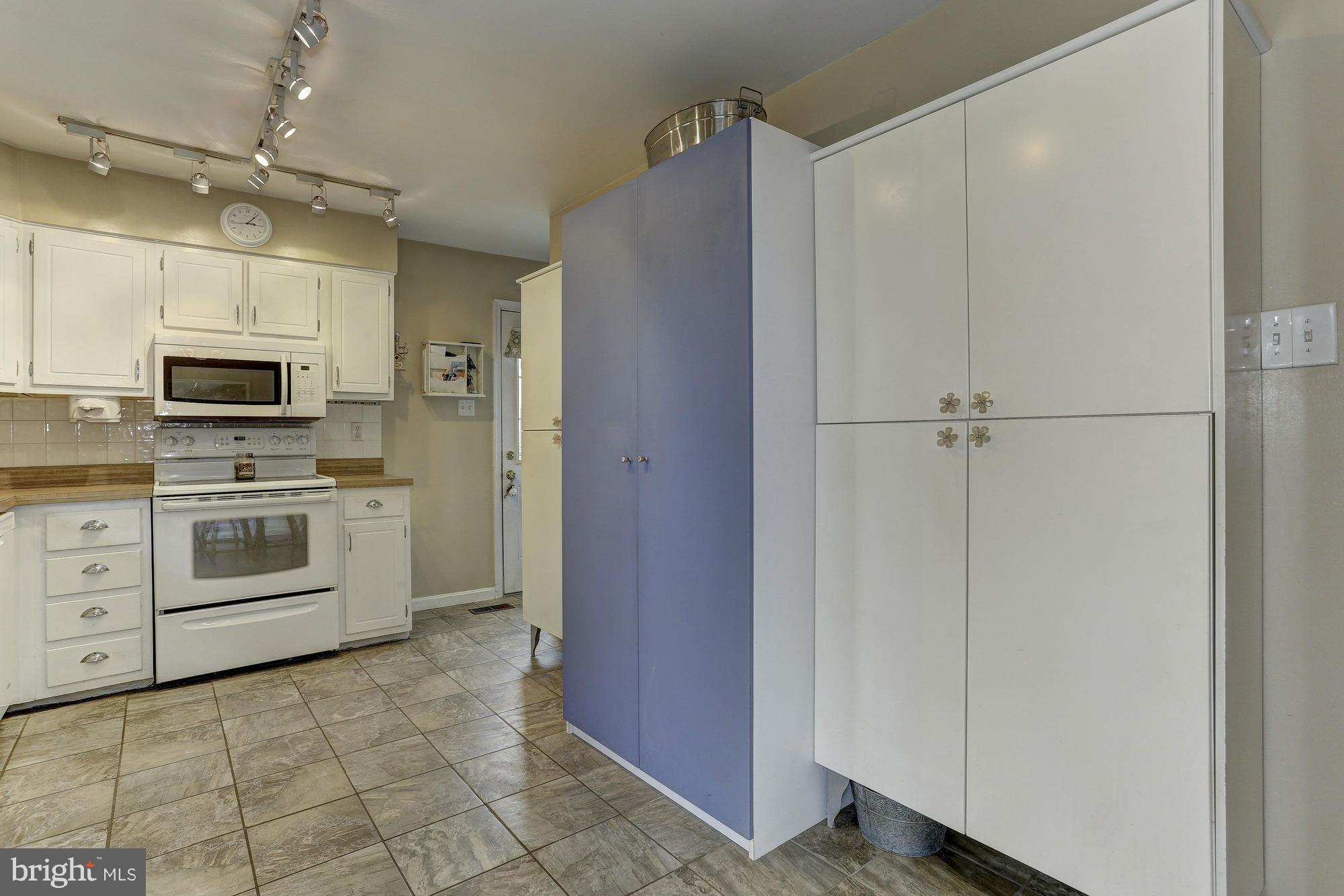 820 Uniontown Road Westminster, MD 21158 - Photo 6 of 25 Kitchen