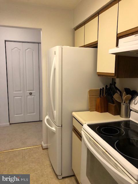 8341 Montgomery Run Road, Unit J Ellicott City, MD 21043 - Photo 12 of 39 Kitchen