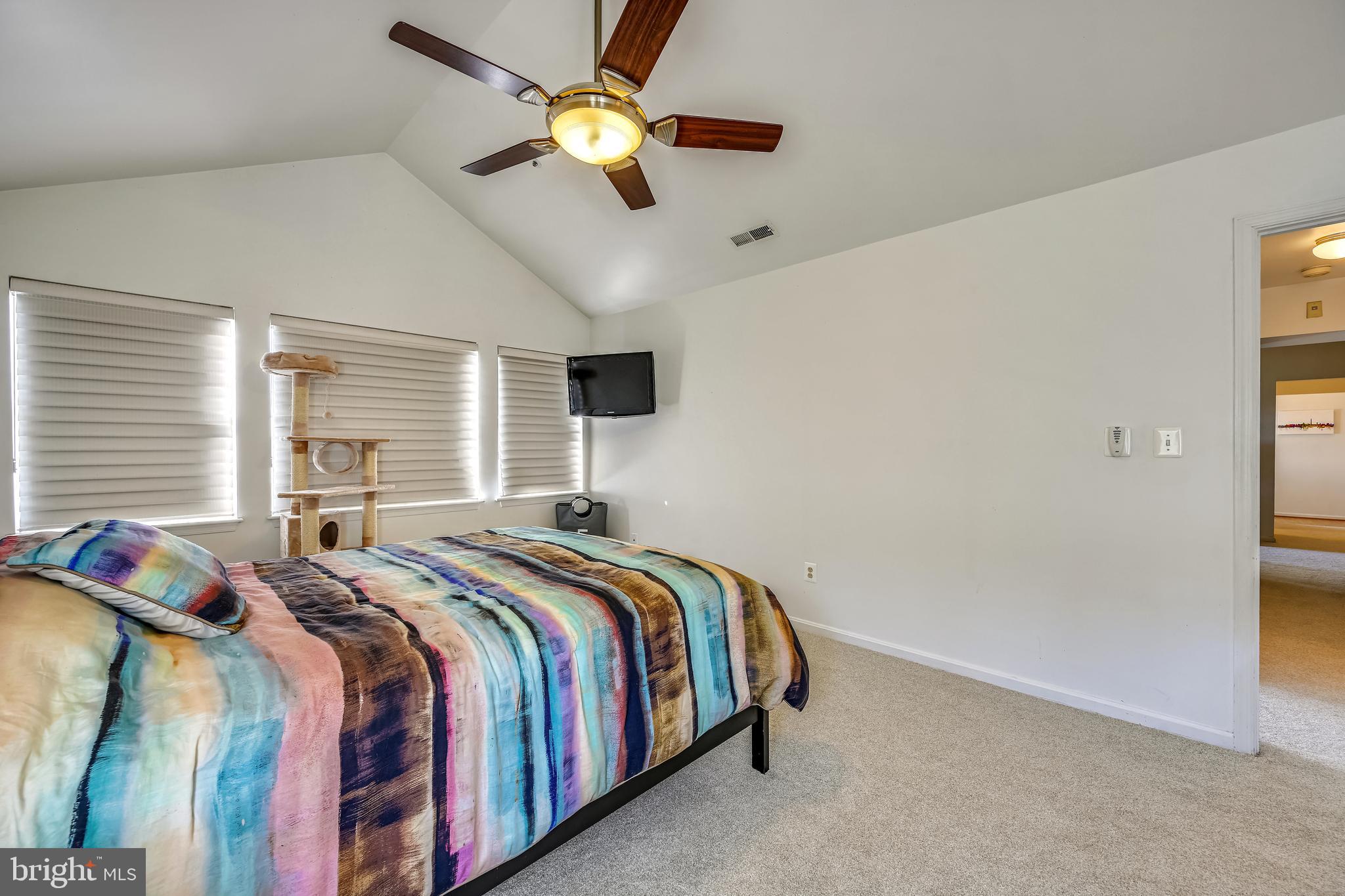 8341 Montgomery Run Road, Unit J Ellicott City, MD 21043 - Photo 10 of 39 Living room