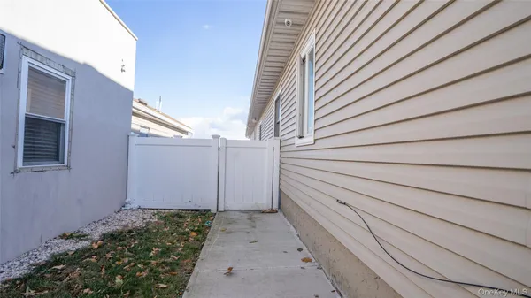 $3,950 | 4001 Broadway, Island Park, NY 11558