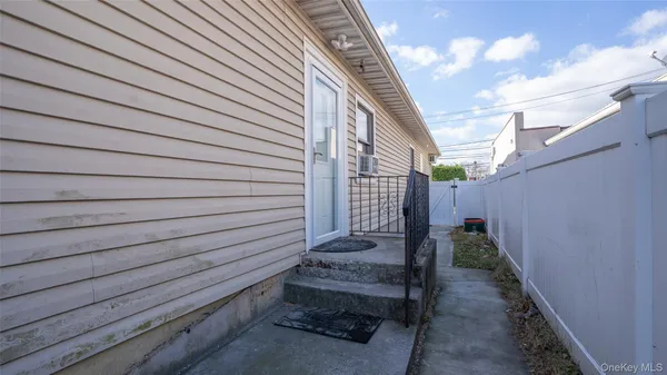 $3,950 | 4001 Broadway, Island Park, NY 11558