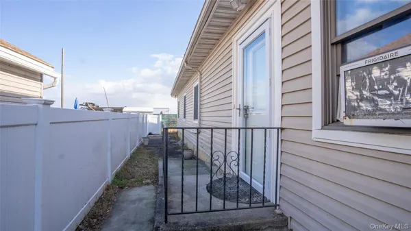 $3,950 | 4001 Broadway, Island Park, NY 11558