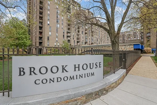 $4,500 | 44 Washington Street, Unit 801, Brookline, MA 02445