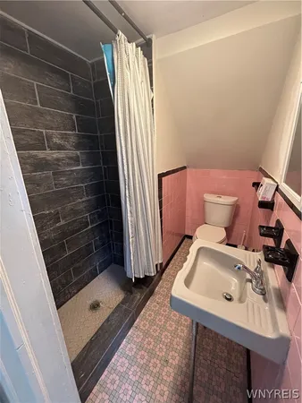 $1,200 | 1780 Falls Street, Niagara Falls, NY 14303