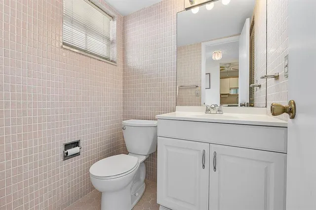 $164,000 | 608 Northeast 2nd Street, Unit 241, Dania Beach, FL 33004