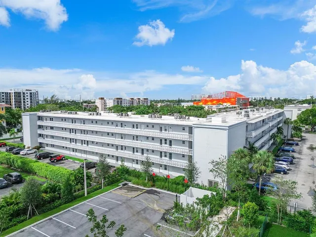 $164,000 | 608 Northeast 2nd Street, Unit 241, Dania Beach, FL 33004