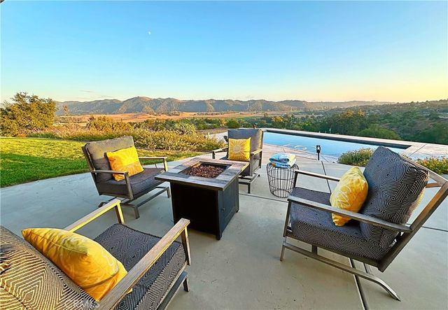 $2,275,000 | 225 Pioneer Circle, Arroyo Grande, CA 93420