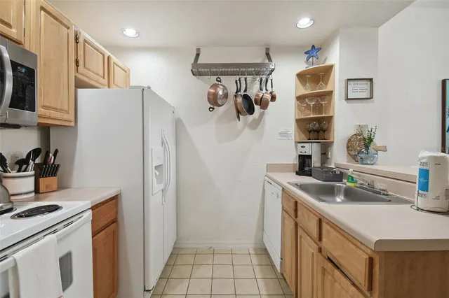 $2,050 | 4017 Venetian Bay Drive, Unit 105, Kissimmee, FL 34741