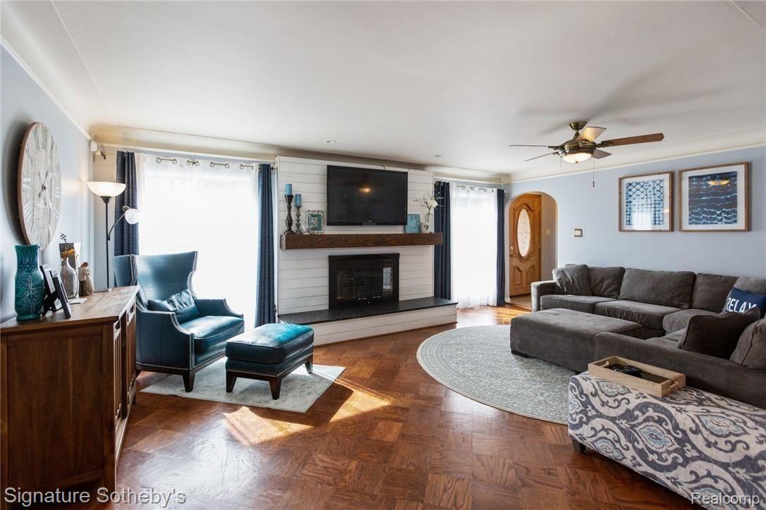 290 Stephens Road Grosse Pointe, MI 48236 - Photo 3 of 36 9.jpg