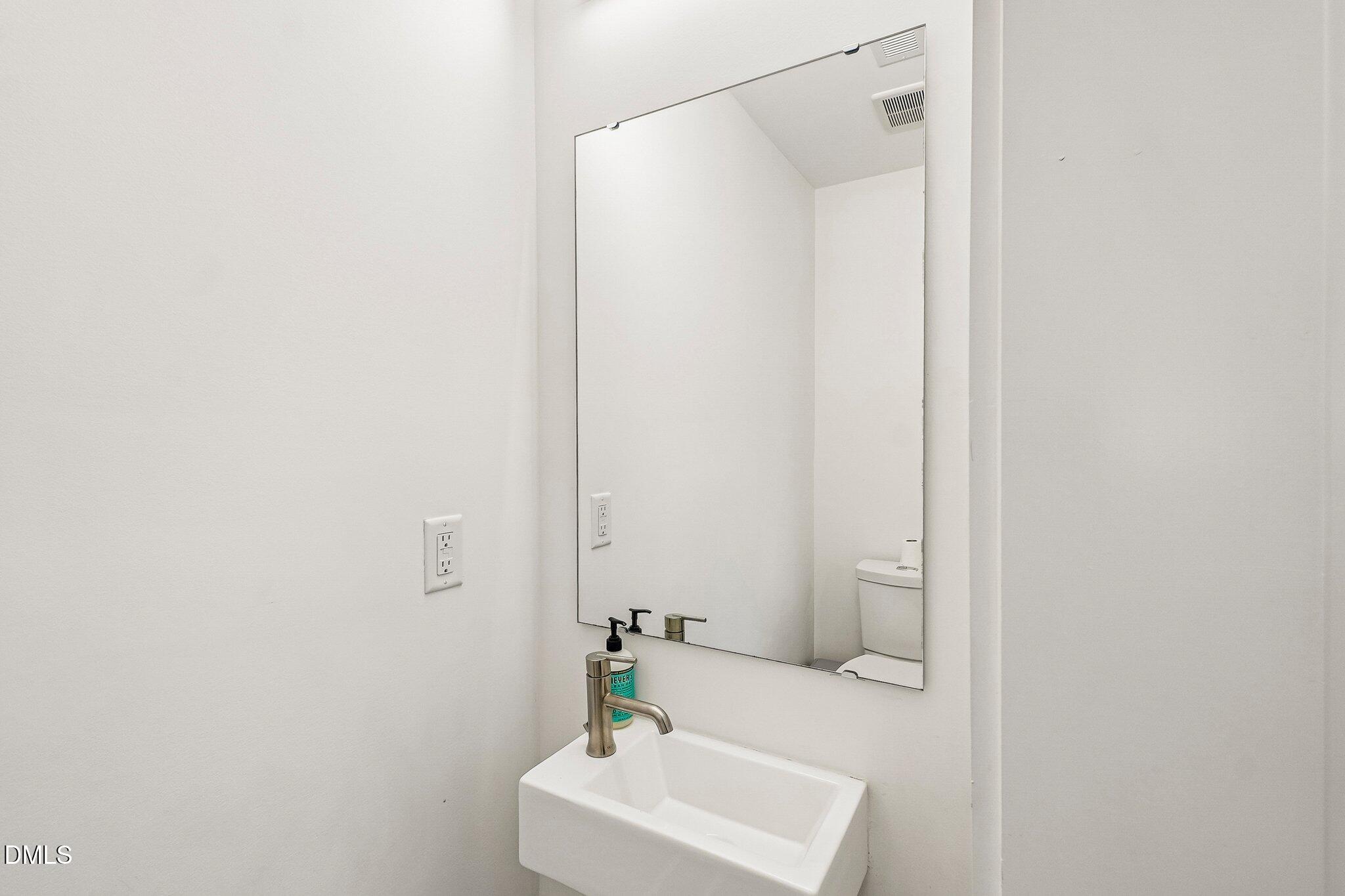 512 Gordon Street, Unit 802 Durham, NC 27701 - Photo 17 of 33 17-web-or-mls-Gordon St 802-S0805-018r