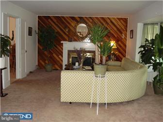 98 Country Club Road Willingboro, NJ 08046 - Photo 2 of 12 Living Room
