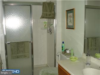 98 Country Club Road Willingboro, NJ 08046 - Photo 6 of 12 Bathroom