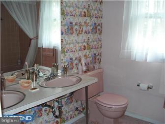 98 Country Club Road Willingboro, NJ 08046 - Photo 8 of 12 Bathroom