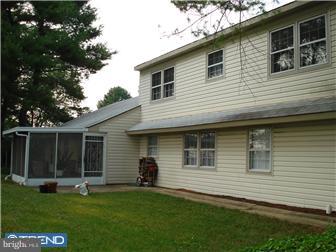 98 Country Club Road Willingboro, NJ 08046 - Photo 10 of 12 Exterior Back