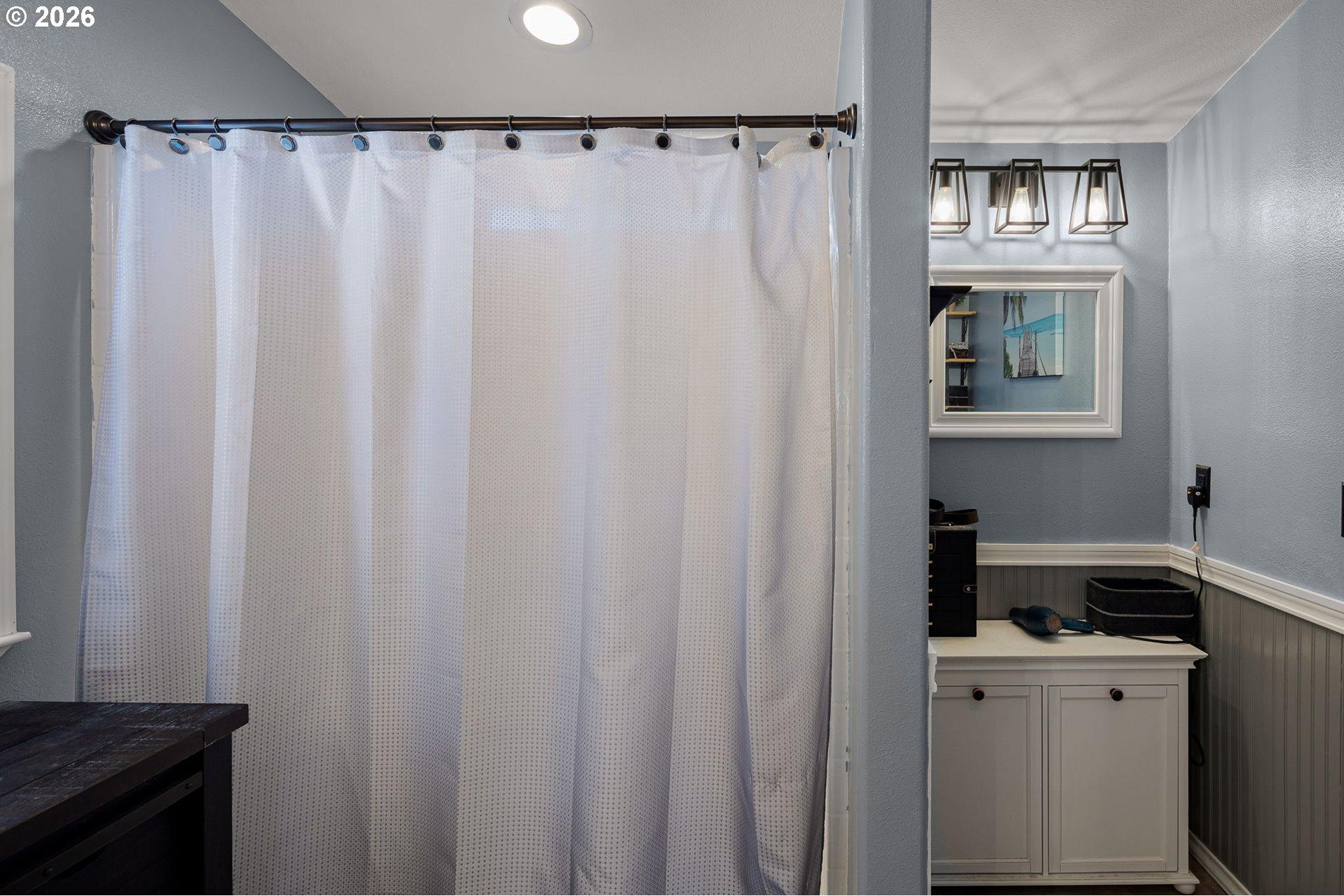 1125 58th Street, Unit 113 Springfield, OR 97478 - Photo 15 of 43 Bathroom