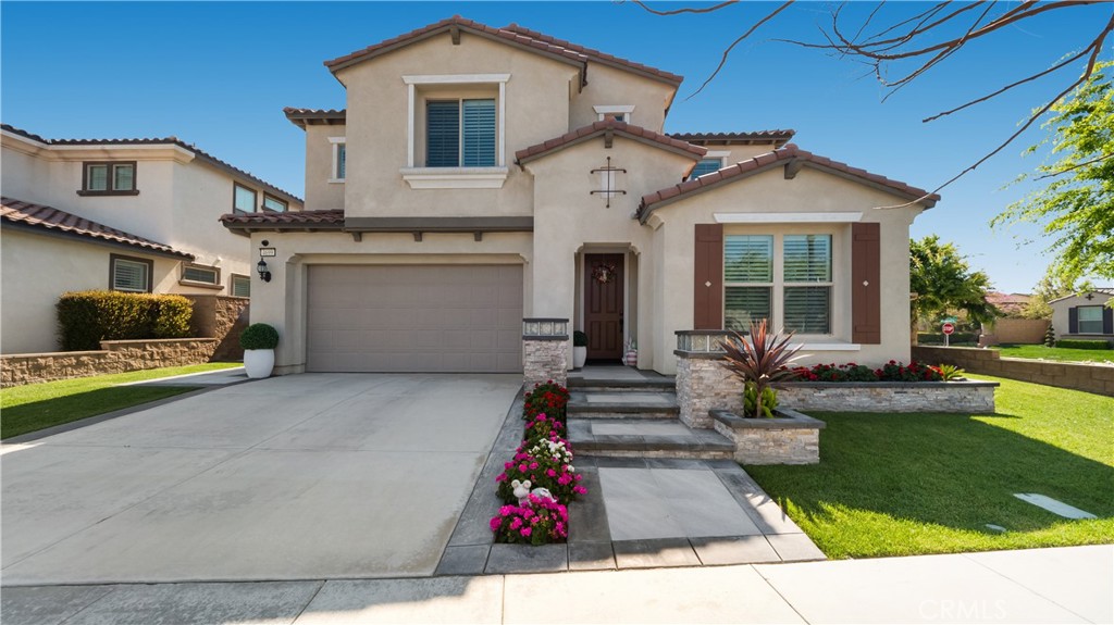 a house view with a outdoor space